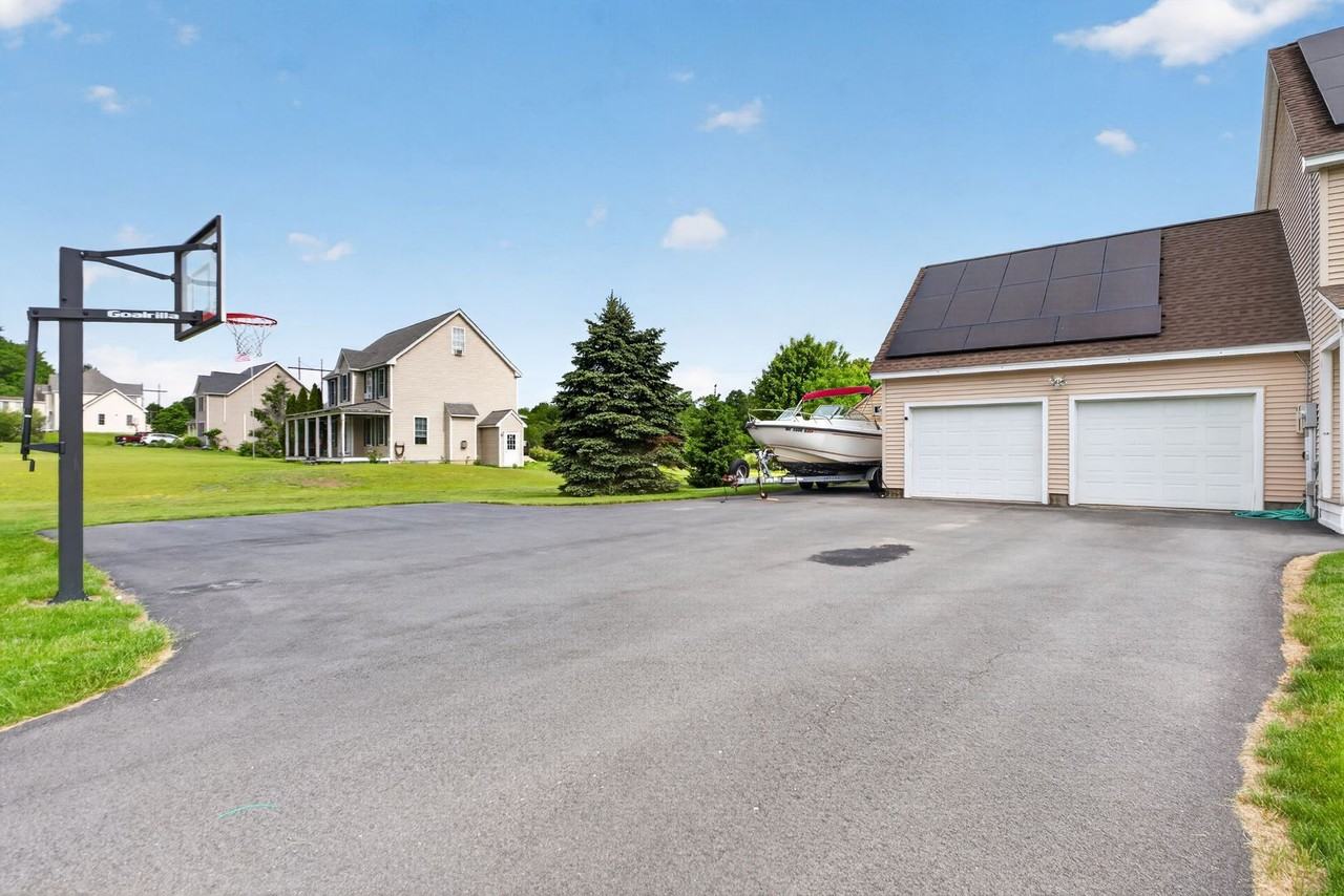 9 Stephen Dr - Photo 3 of 48