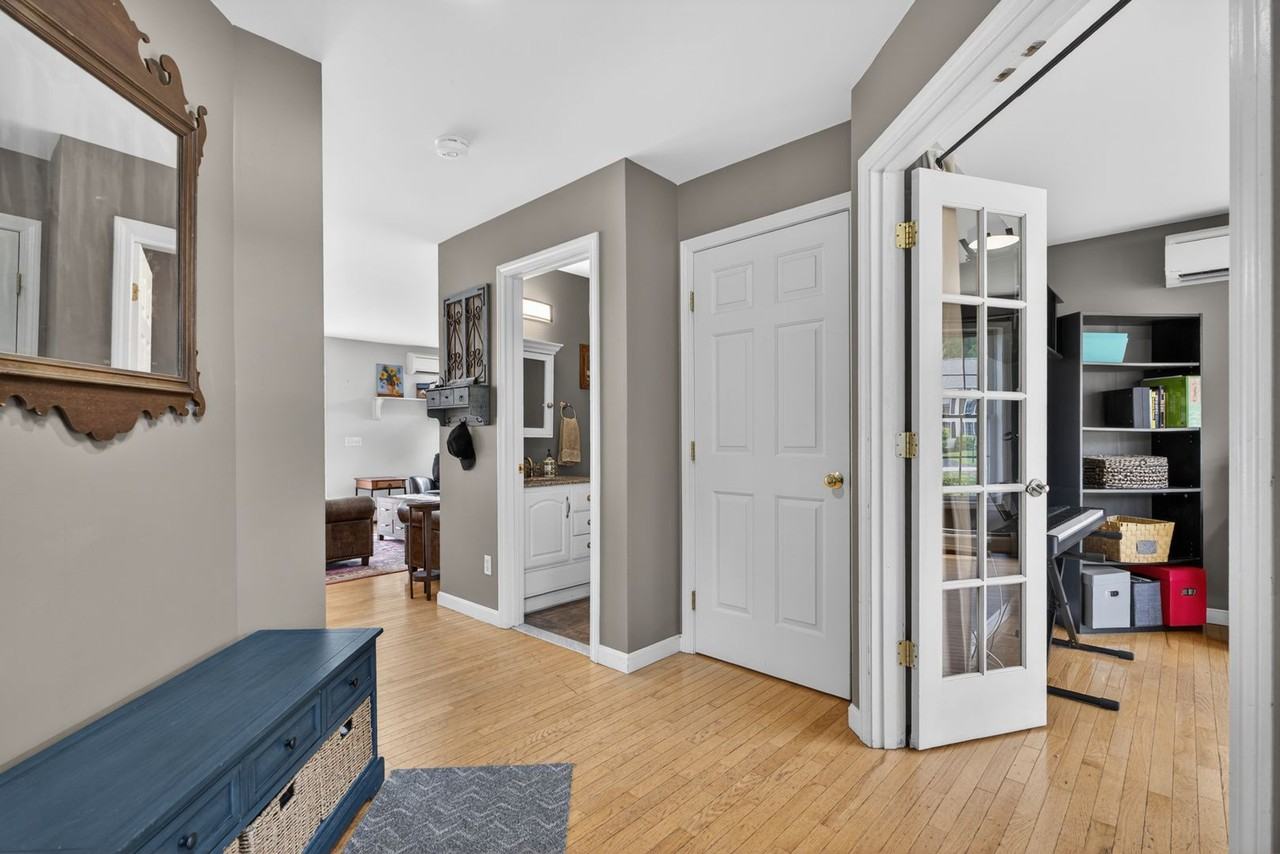 9 Stephen Dr - Photo 6 of 48