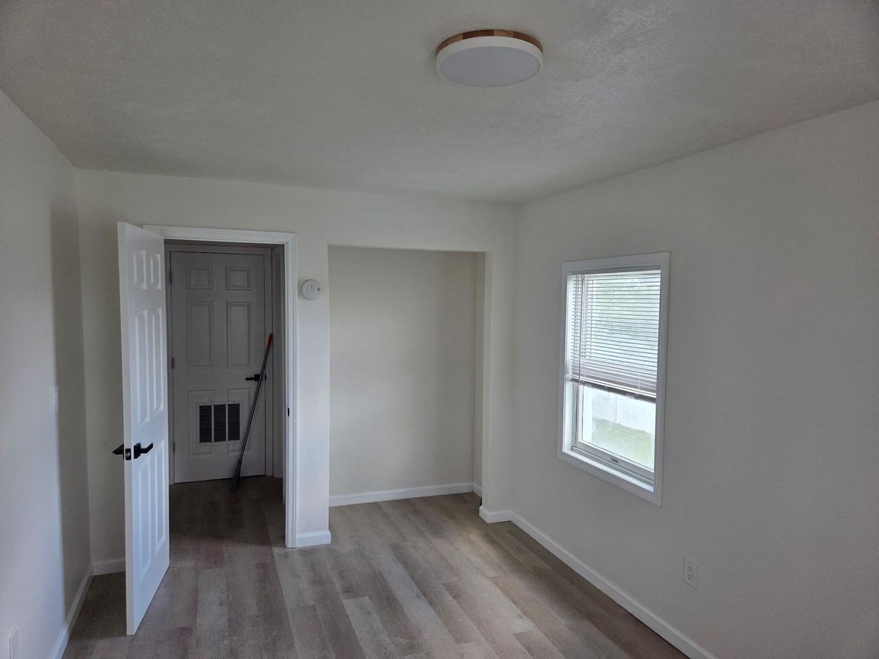 108 Ball St - Photo 3 of 7