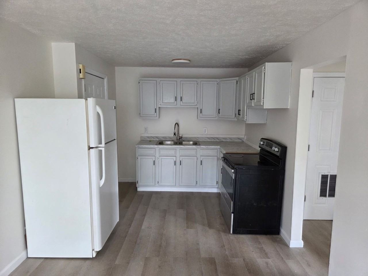 108 Ball St - Photo 6 of 7