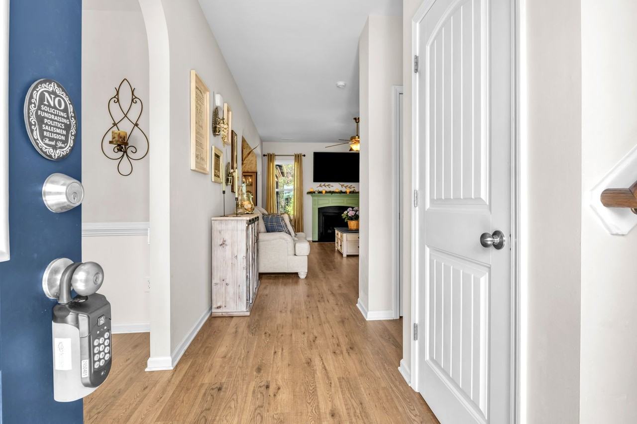 405 Belhaven Ct - Photo 4 of 50