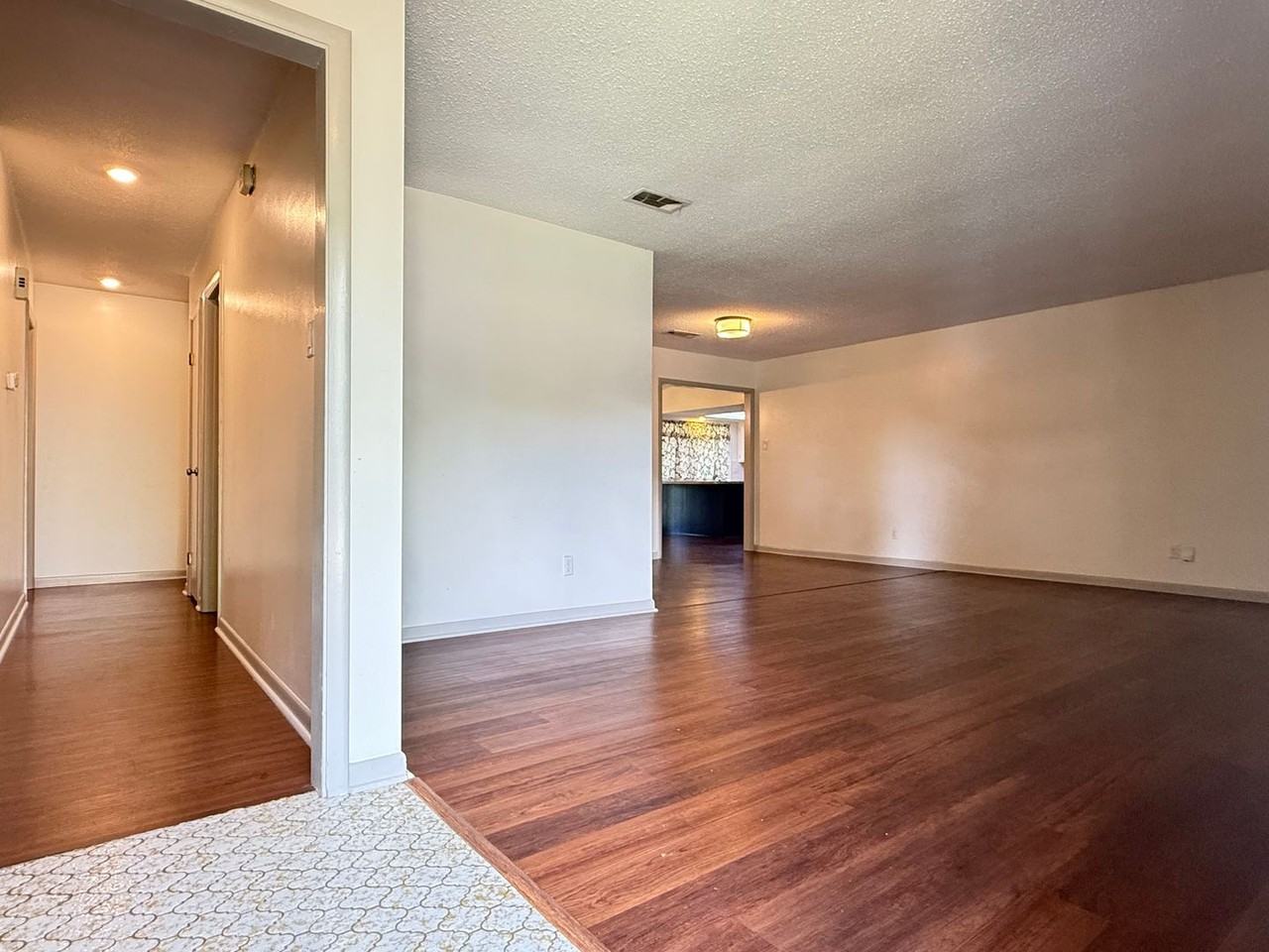 3604 Royal Oak Dr - Photo 2 of 27