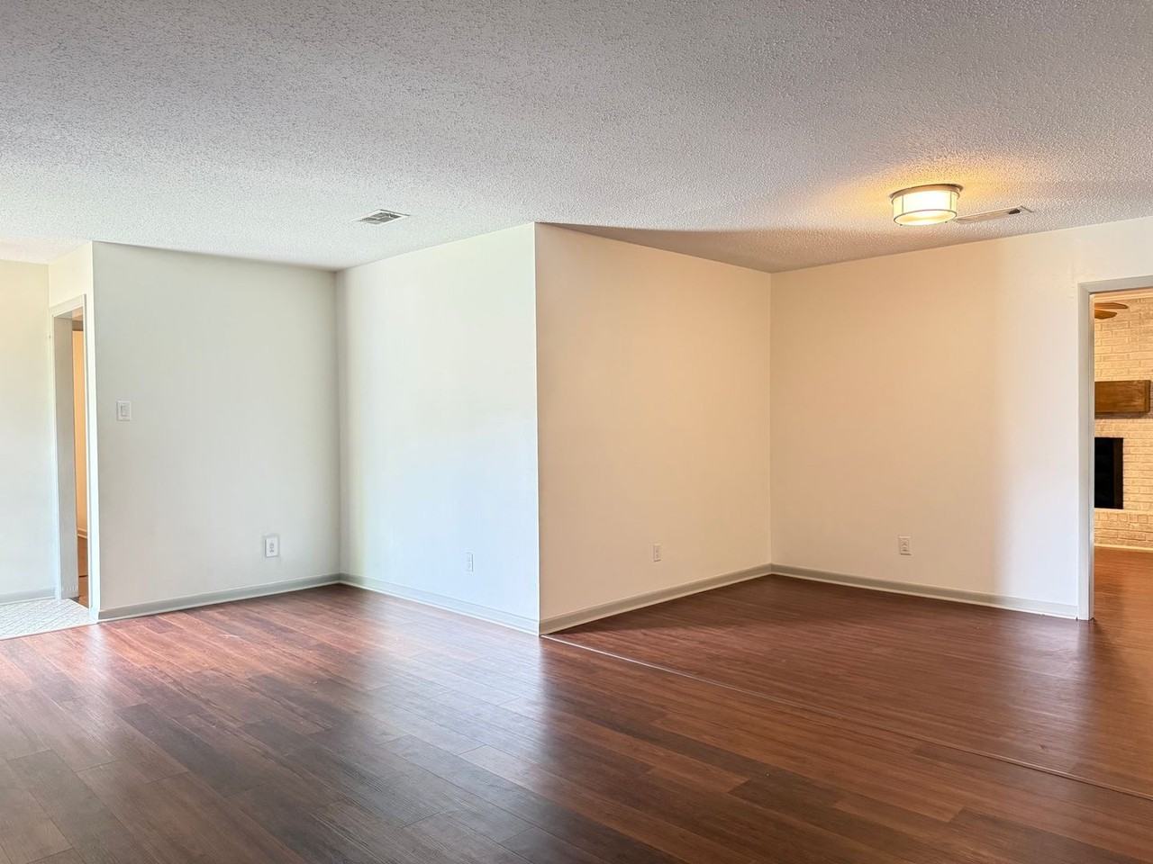 3604 Royal Oak Dr - Photo 3 of 27
