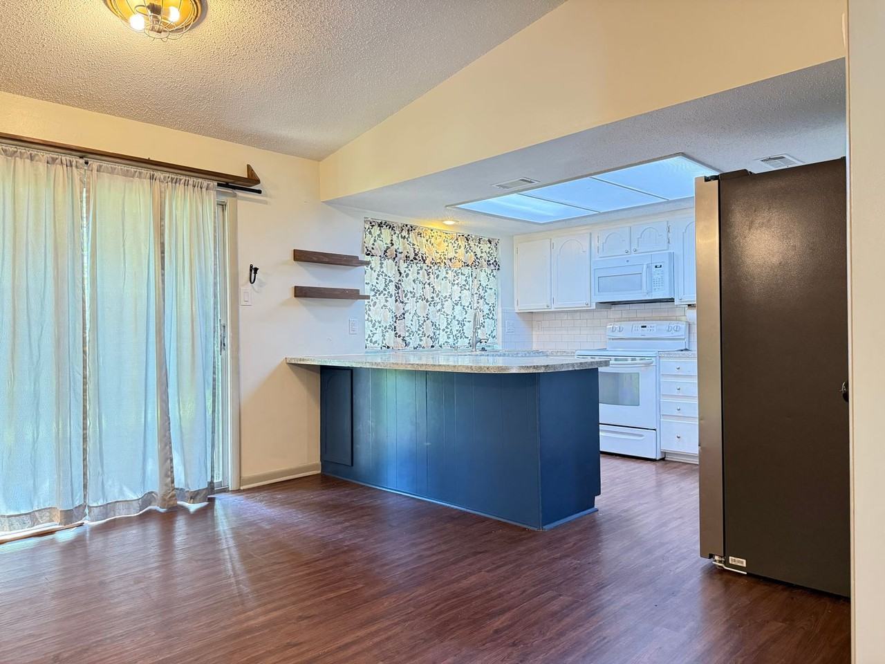 3604 Royal Oak Dr - Photo 5 of 27