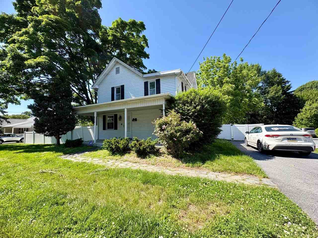 6550 Somerset St - Photo 2 of 46