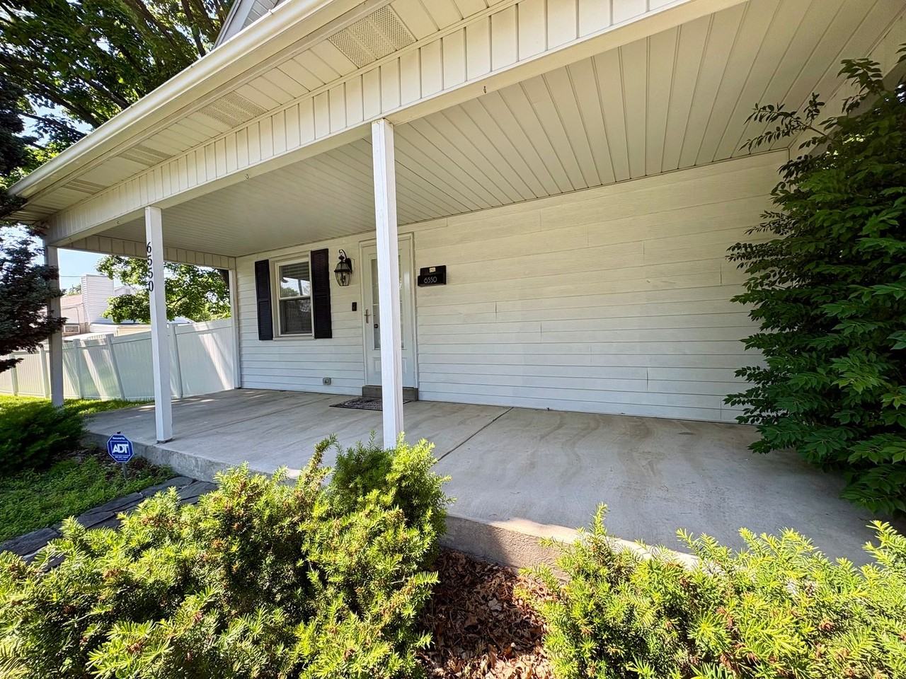 6550 Somerset St - Photo 4 of 46