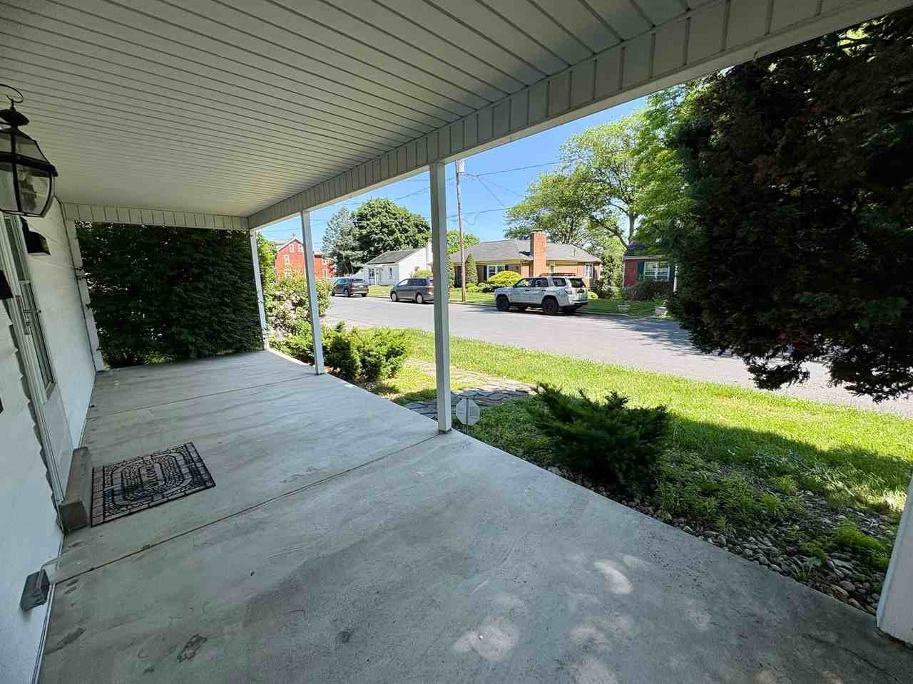 6550 Somerset St - Photo 6 of 46