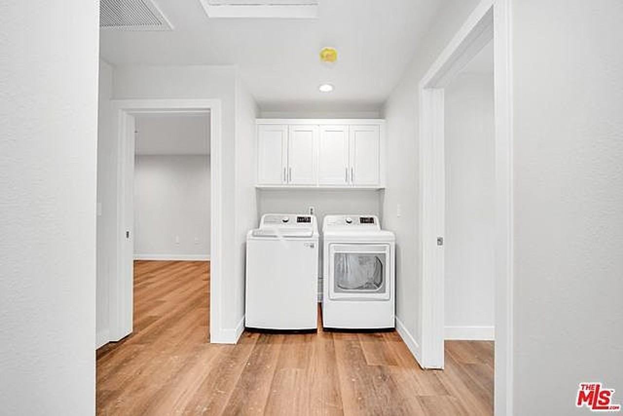 14703 Saticoy St - Photo 5 of 27