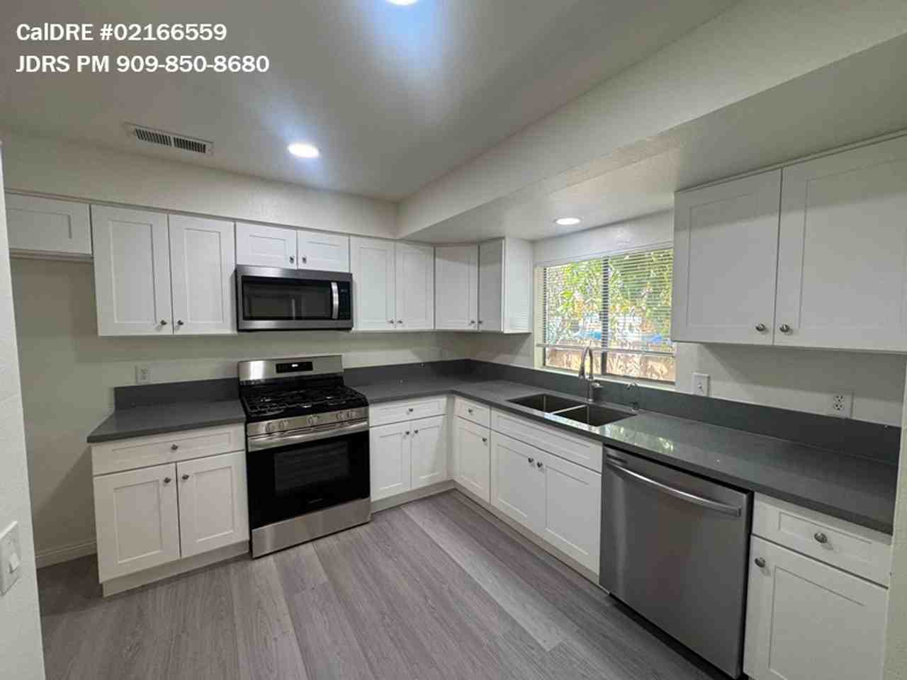 18417 Santar St - Photo 2 of 12