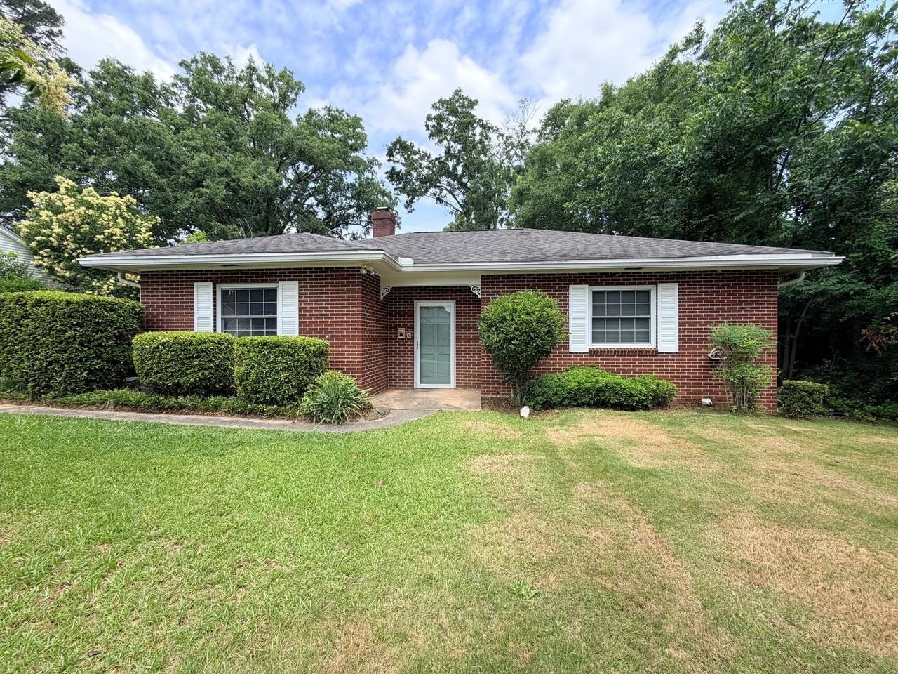 302 Bowles Ave