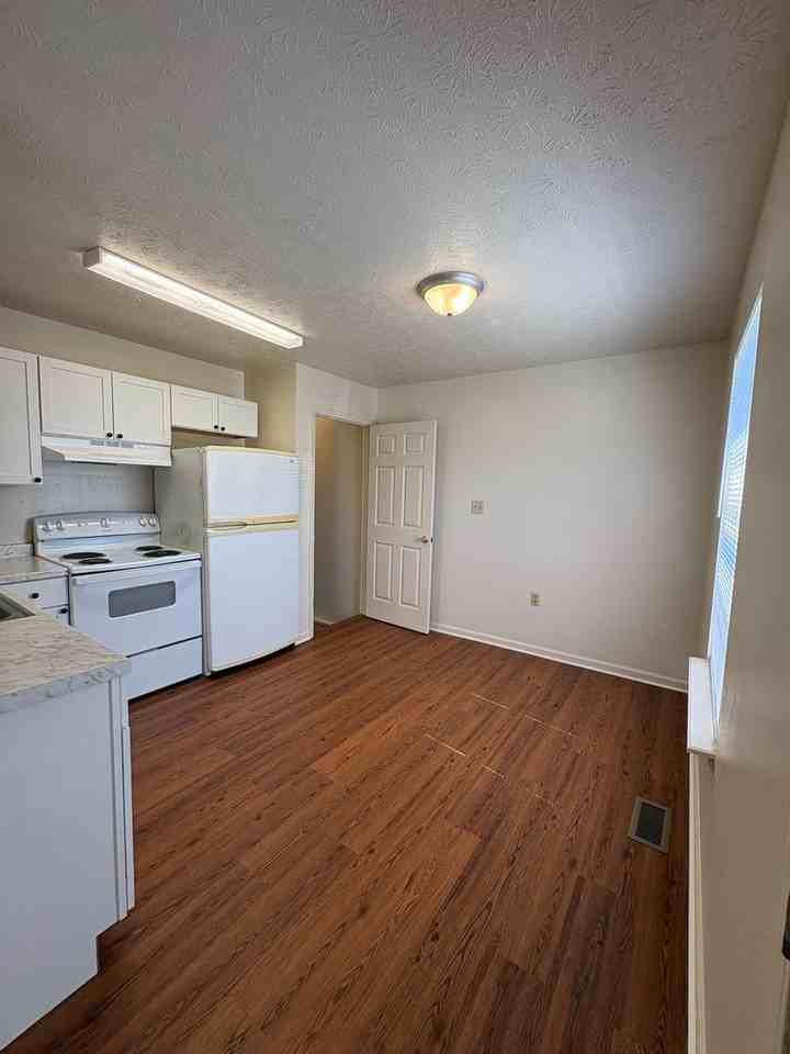 107 Madison Spgs - Photo 2 of 10