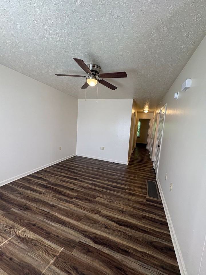 107 Madison Spgs - Photo 3 of 10