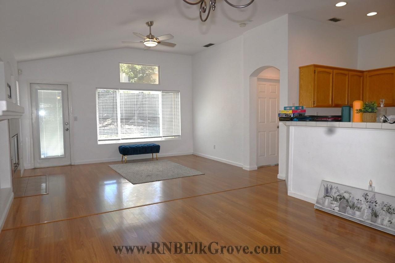 9142 Eastpointe Ct - Photo 7 of 26