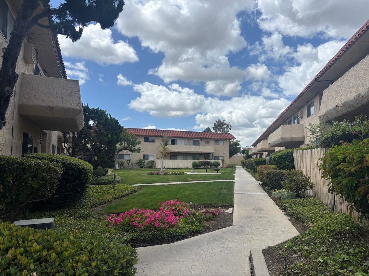 140 - The Rowland Apartments - Photo 4 of 7
