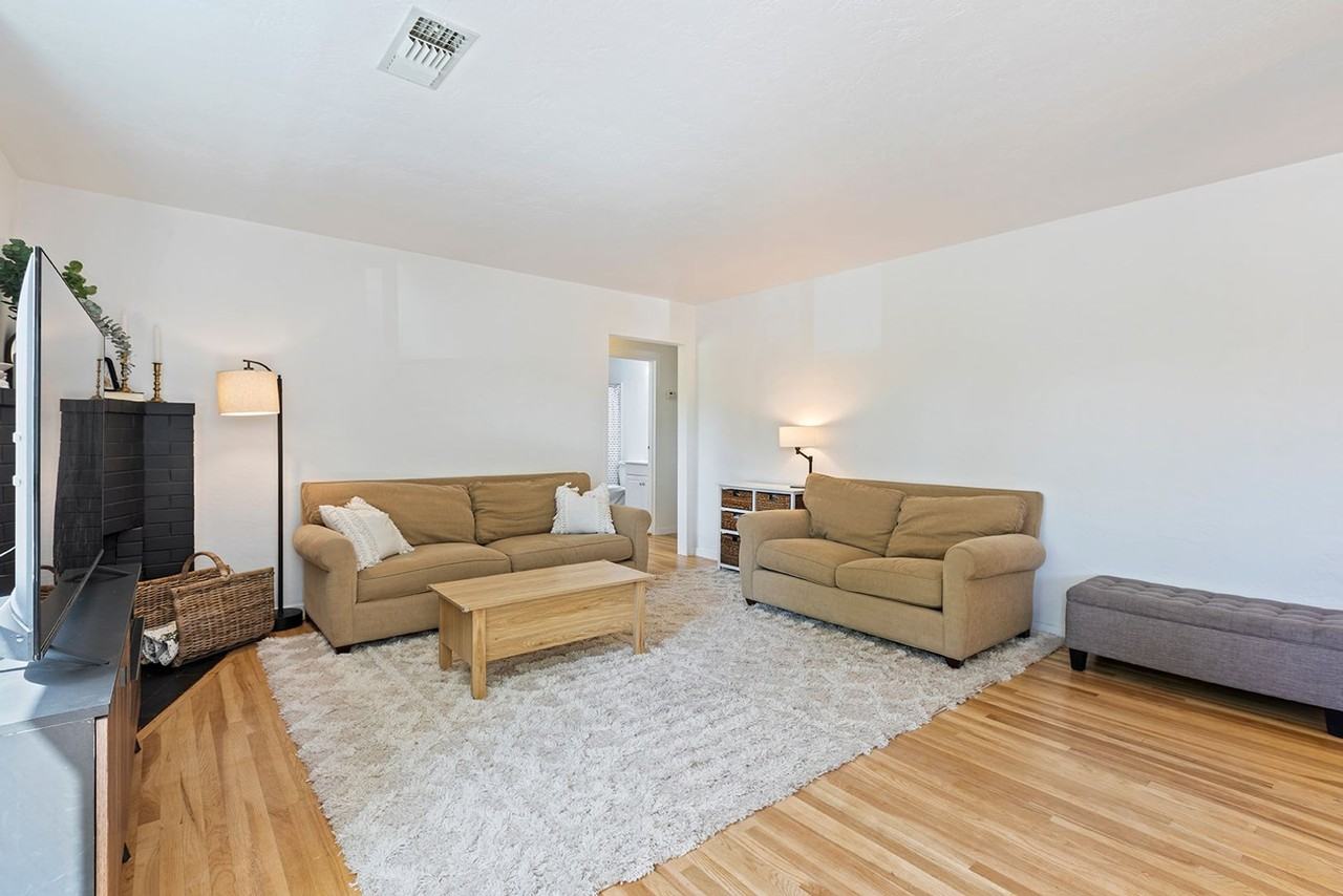 1580 Jeffries St - Photo 2 of 16