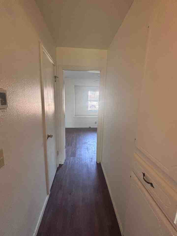 1052 Nw 7th Pl - Photo 4 of 8