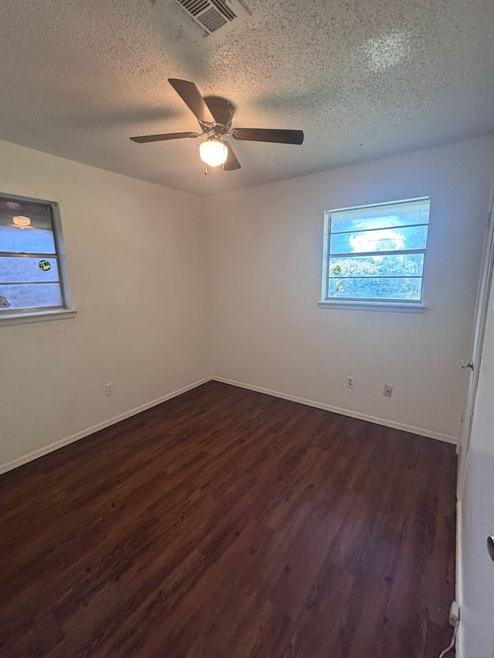 1052 Nw 7th Pl - Photo 6 of 8