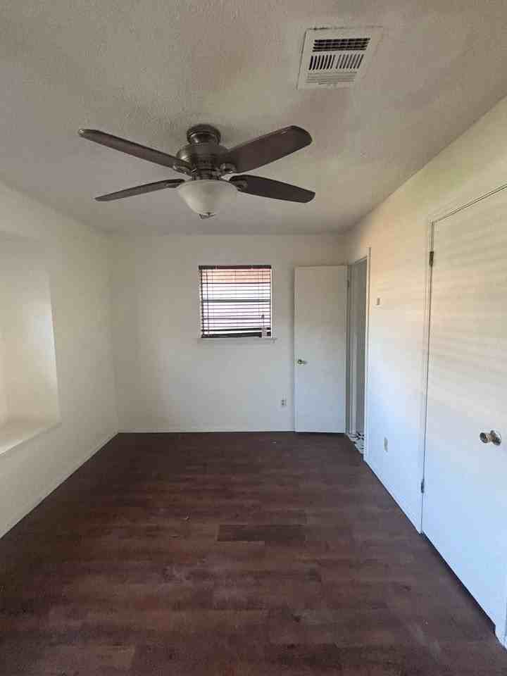1052 Nw 7th Pl - Photo 7 of 8