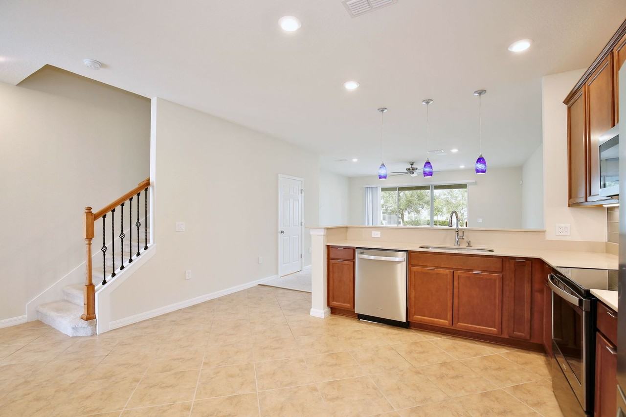 3924 Plainview Dr - Photo 4 of 38