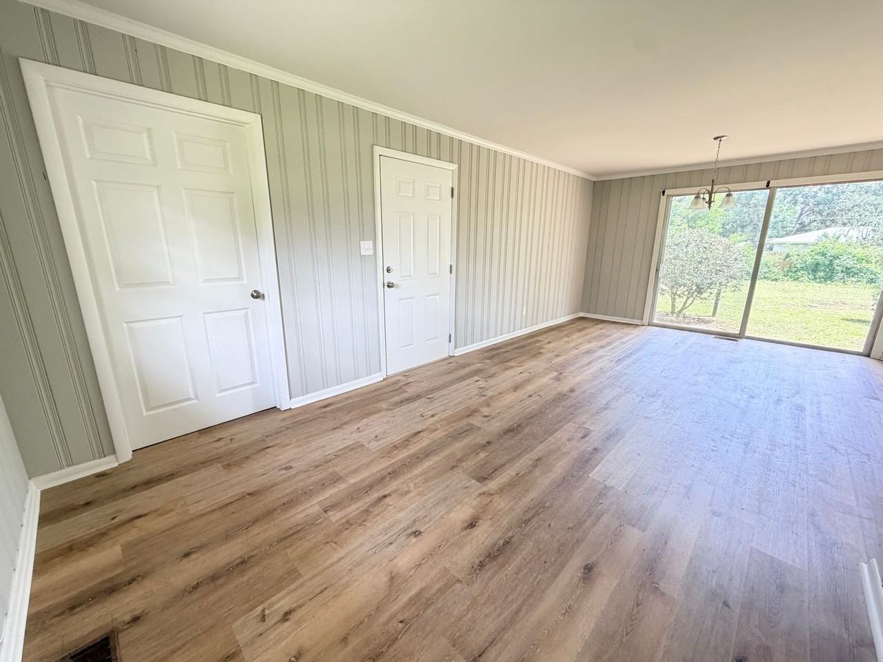 1107 W Park Ave - Photo 4 of 28