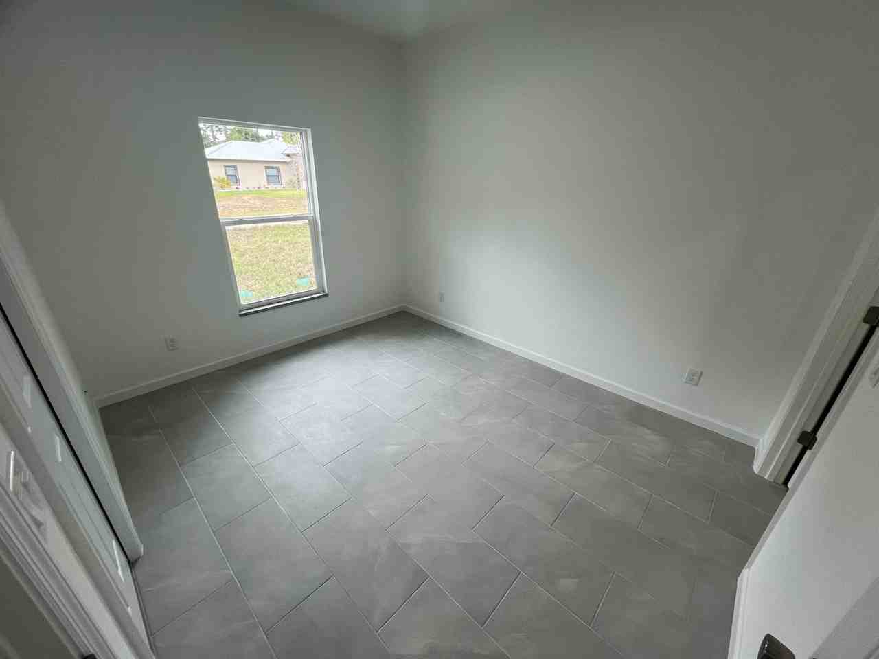 1019 Gladys St - Photo 7 of 12