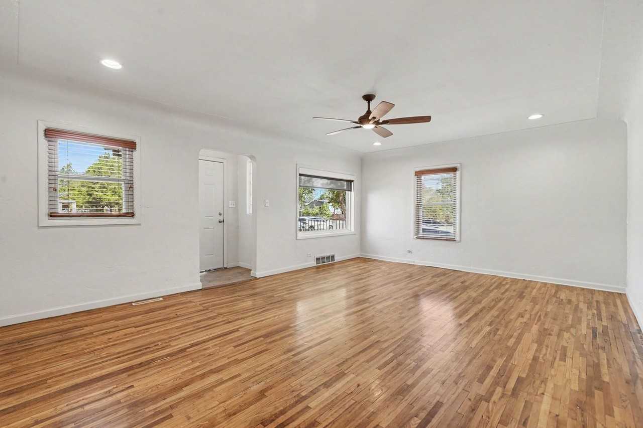 5050 Lincoln St - Photo 4 of 25