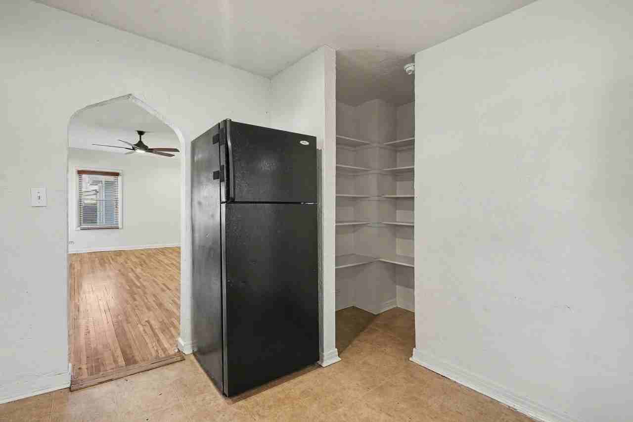 5050 Lincoln St - Photo 7 of 25