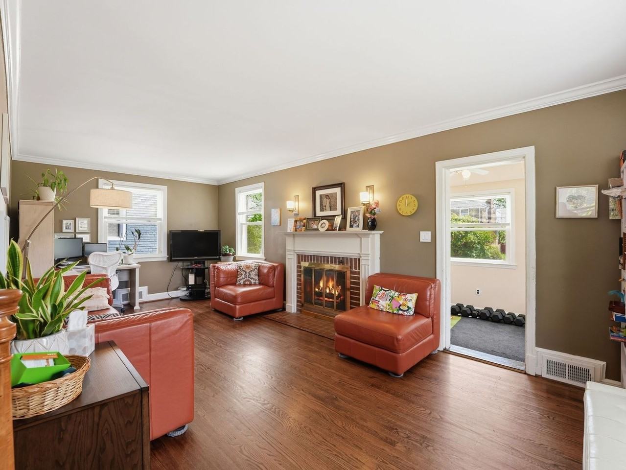 6501 13th St Nw - Photo 3 of 38