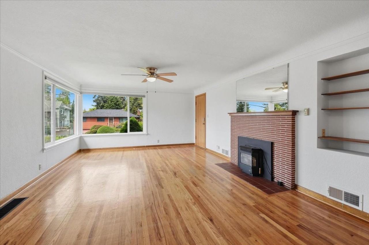 3733 Sw Webster St - Photo 4 of 22