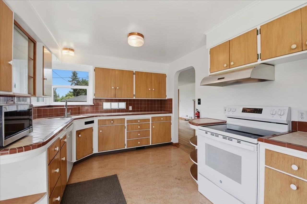 3733 Sw Webster St - Photo 6 of 22
