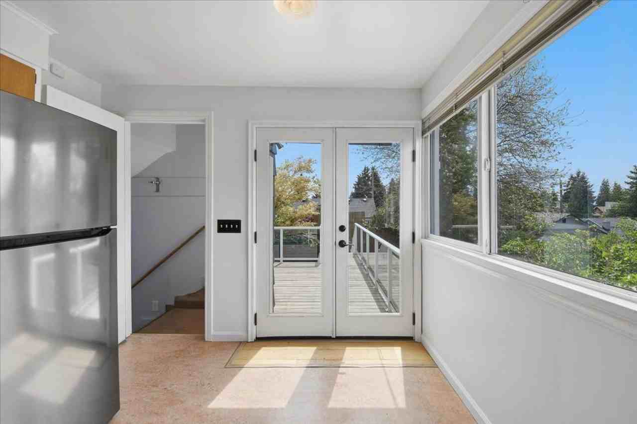 3733 Sw Webster St - Photo 7 of 22