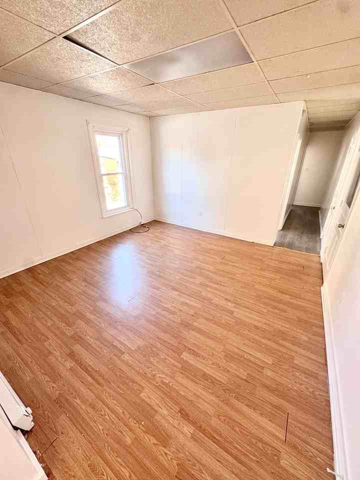 535 W Tilghman Street - Photo 2 of 32