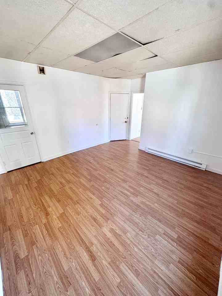535 W Tilghman Street - Photo 3 of 32