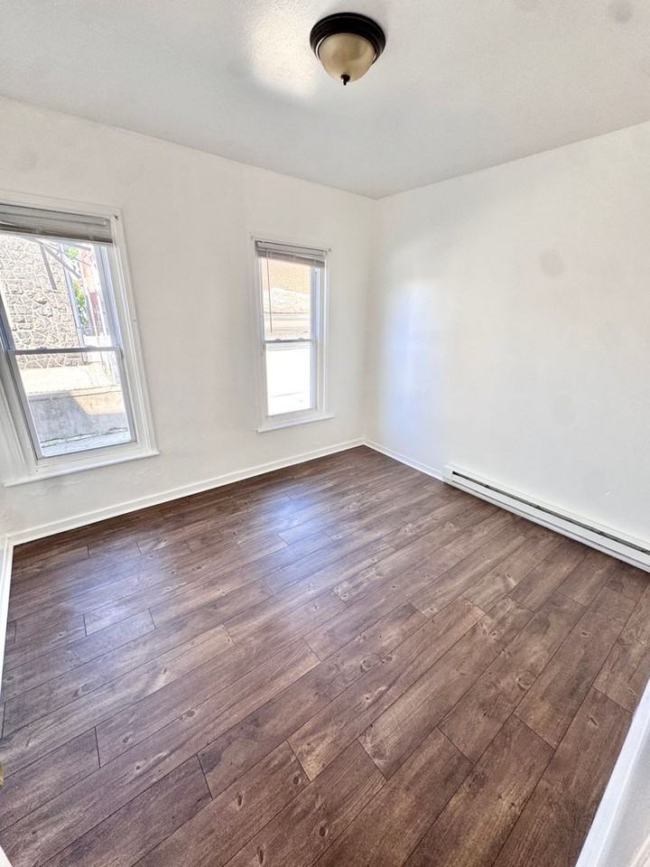 535 W Tilghman Street - Photo 7 of 32
