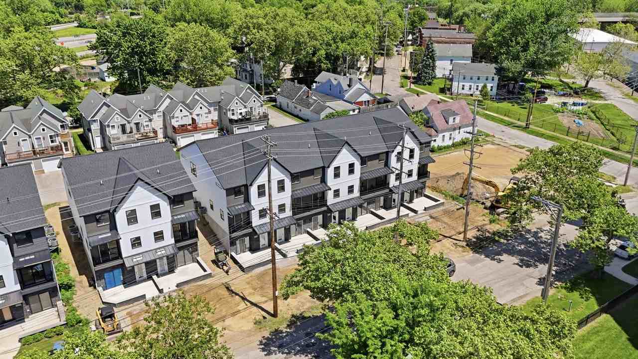 4722 Walworth Ave - Photo 5 of 47