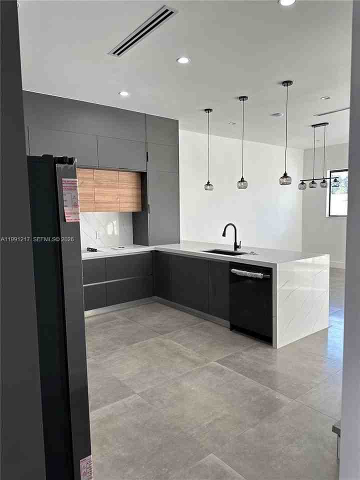 4625 Sw 32nd Ave #TH - Photo 2 of 27