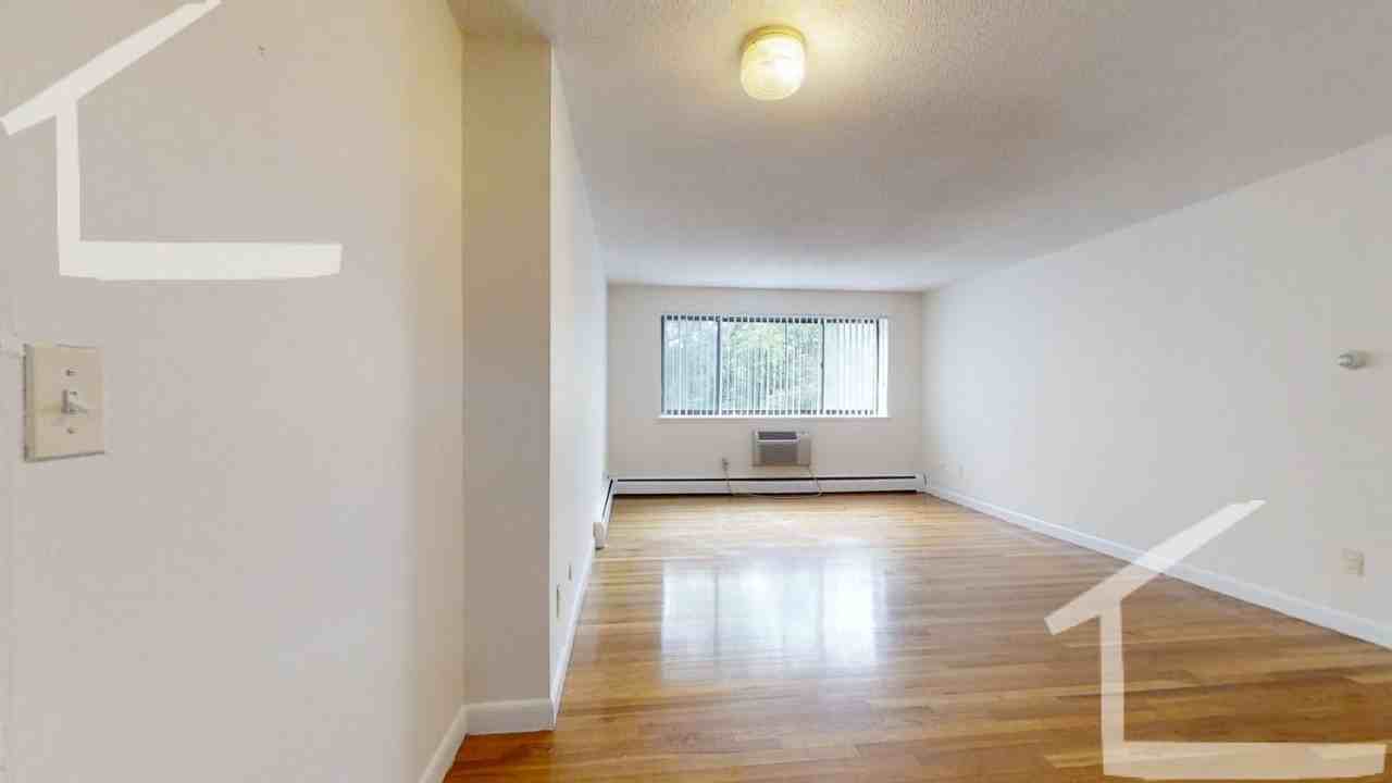128 Dustin St - Photo 5 of 10