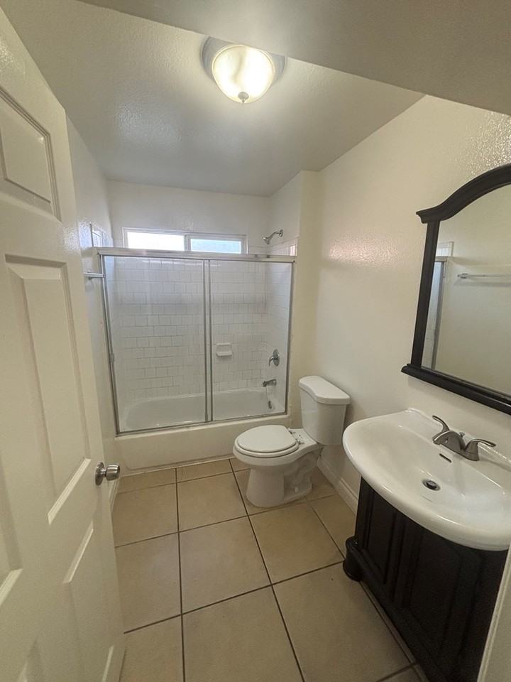 926 West 64th Street - Photo 6 of 13