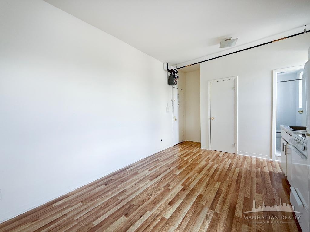 E 14th St #31 - Photo 2 of 7