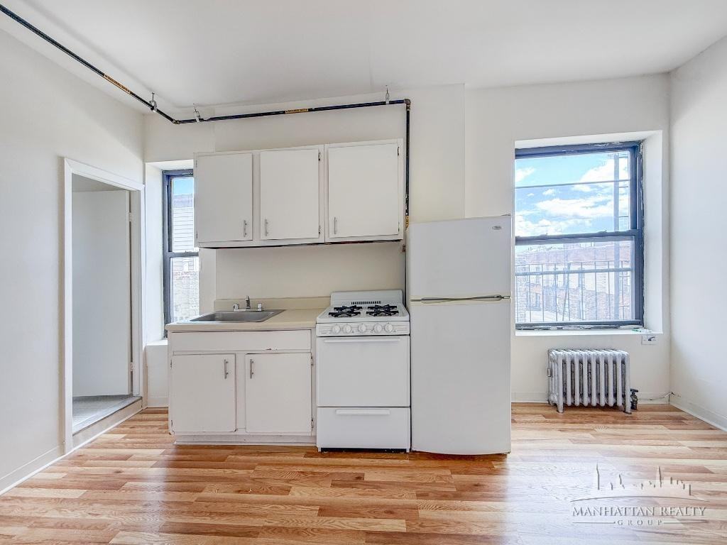 E 14th St #31 - Photo 5 of 7