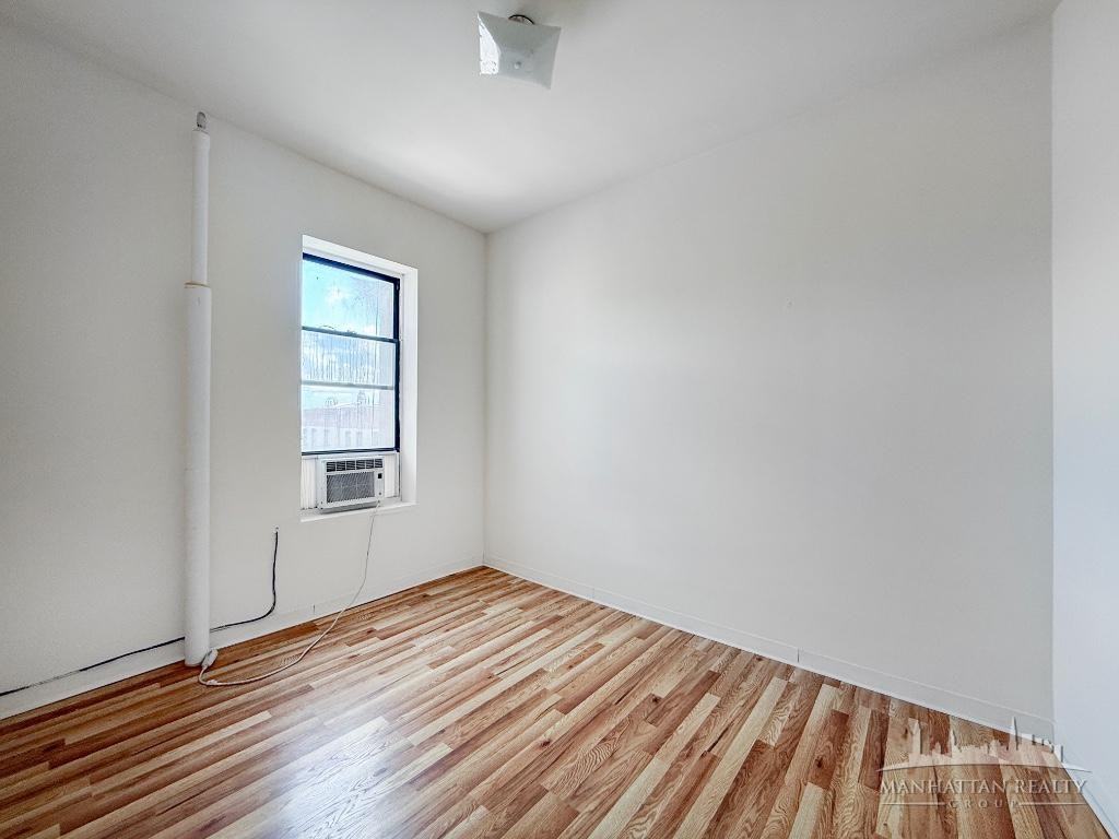 E 14th St #31 - Photo 6 of 7