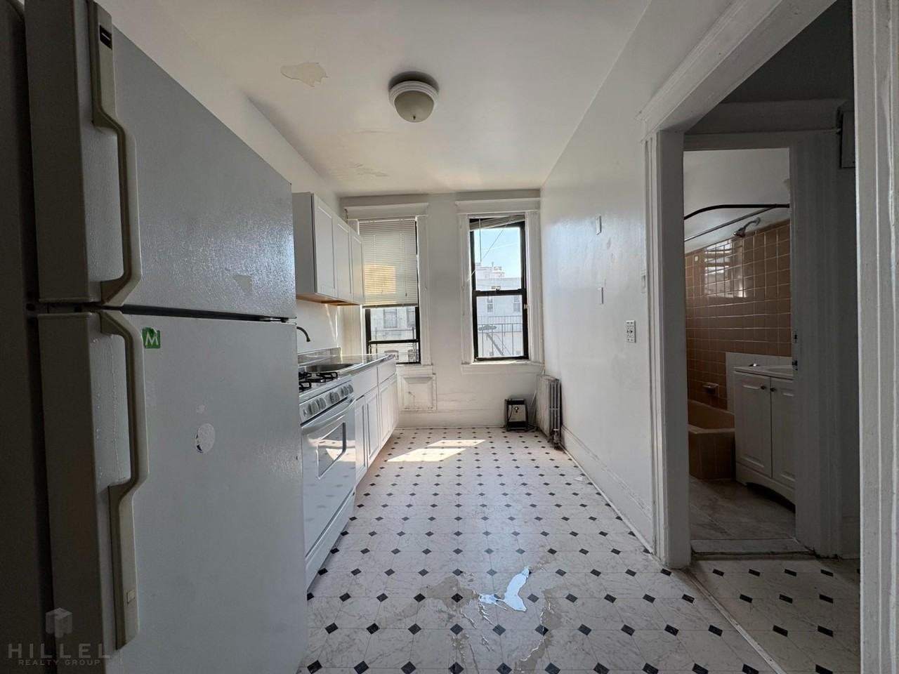 41st St #3L - Photo 2 of 10