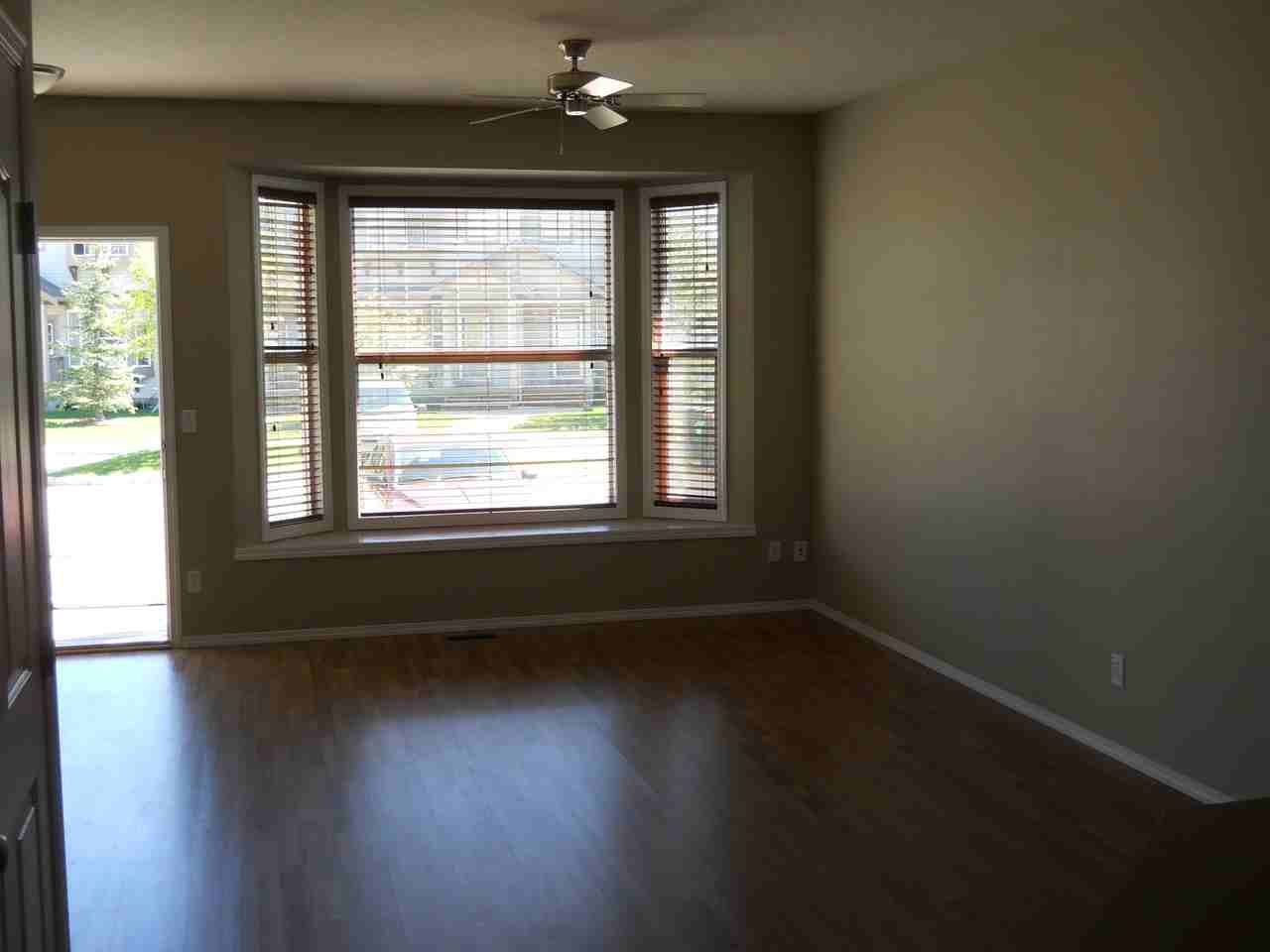 3 Bedroom 1 1.5 Bath Townhouse - Photo 4 of 6
