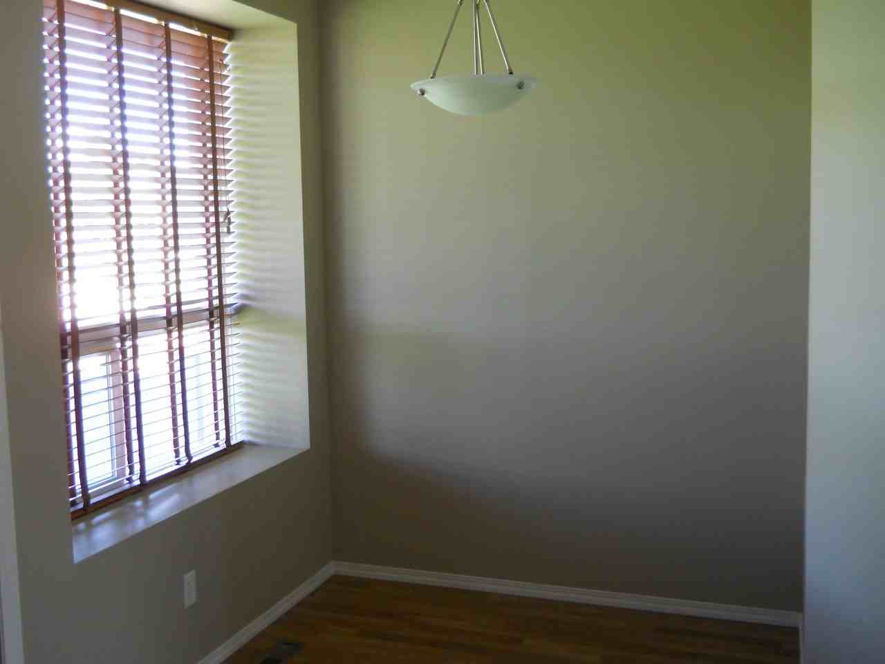 3 Bedroom 1 1.5 Bath Townhouse - Photo 5 of 6