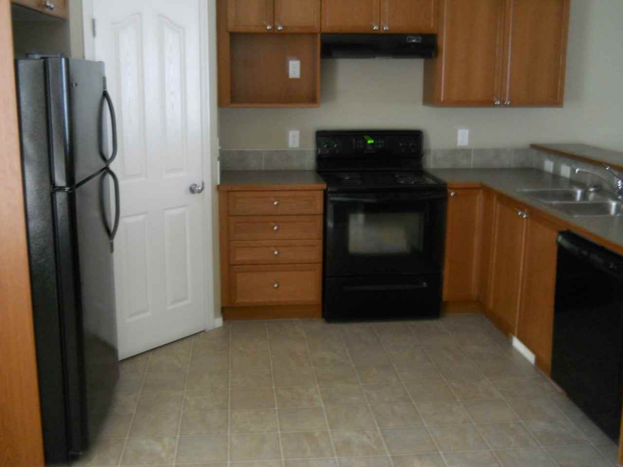 3 Bedroom 1 1.5 Bath Townhouse - Photo 6 of 6