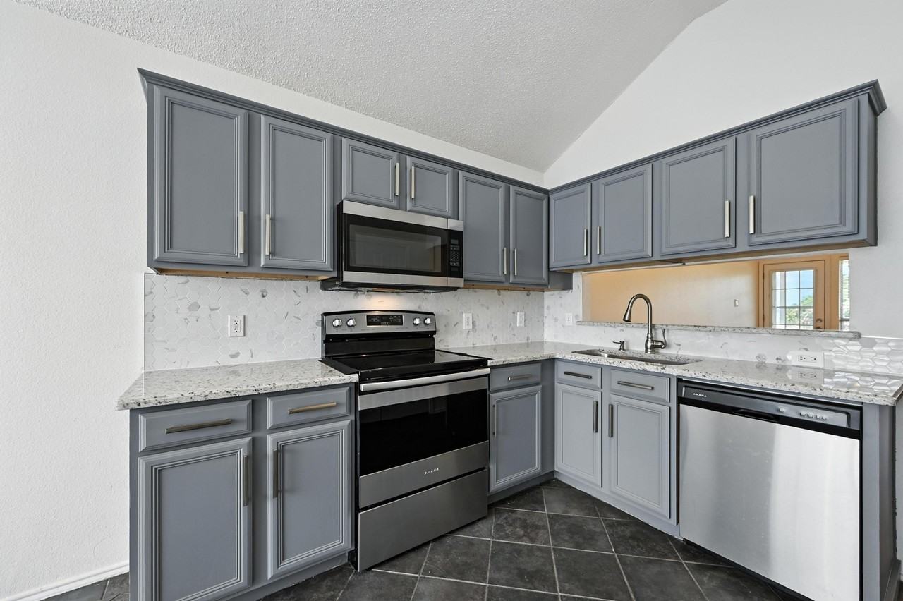 1455 Morrison Dr #1 - Photo 3 of 19