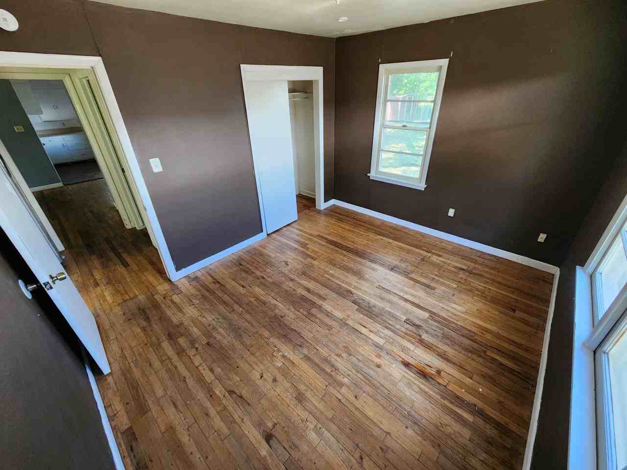 806 W 8th St #1 - Photo 4 of 9