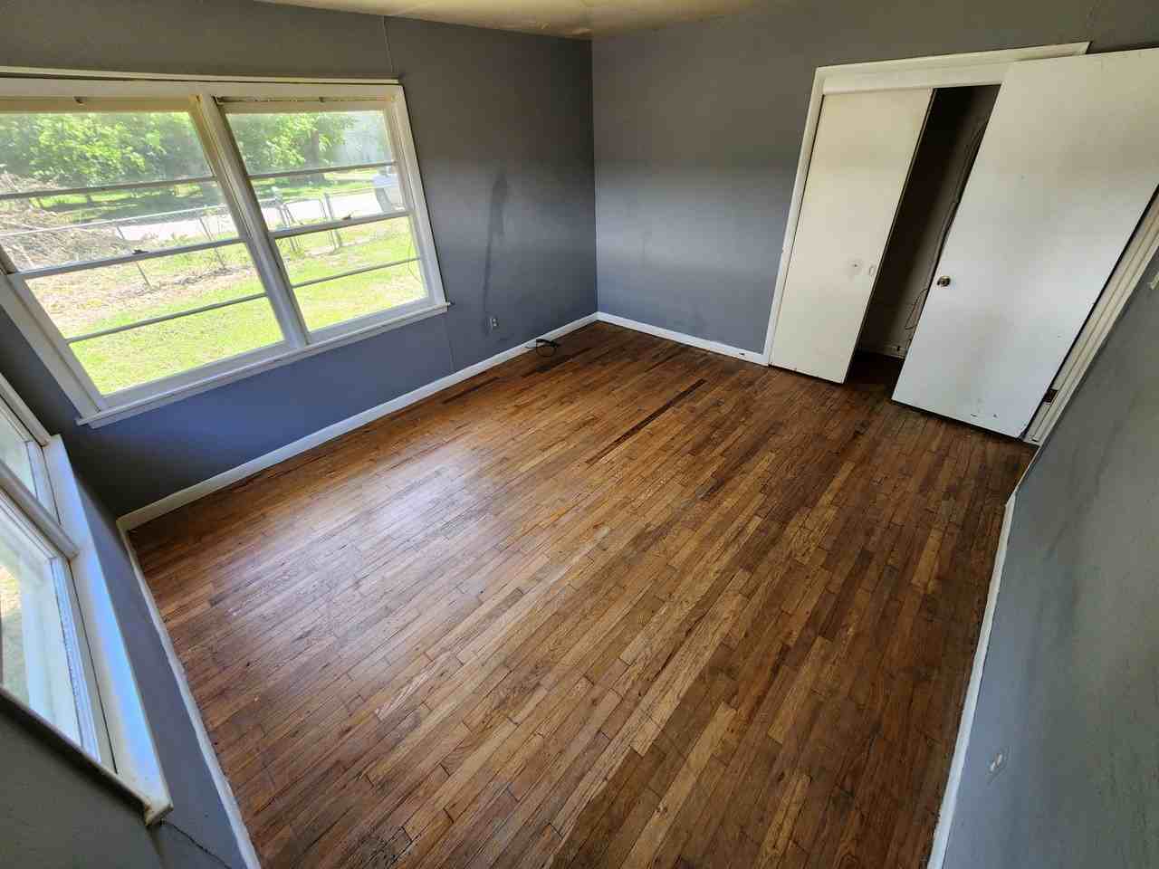 806 W 8th St #1 - Photo 6 of 9