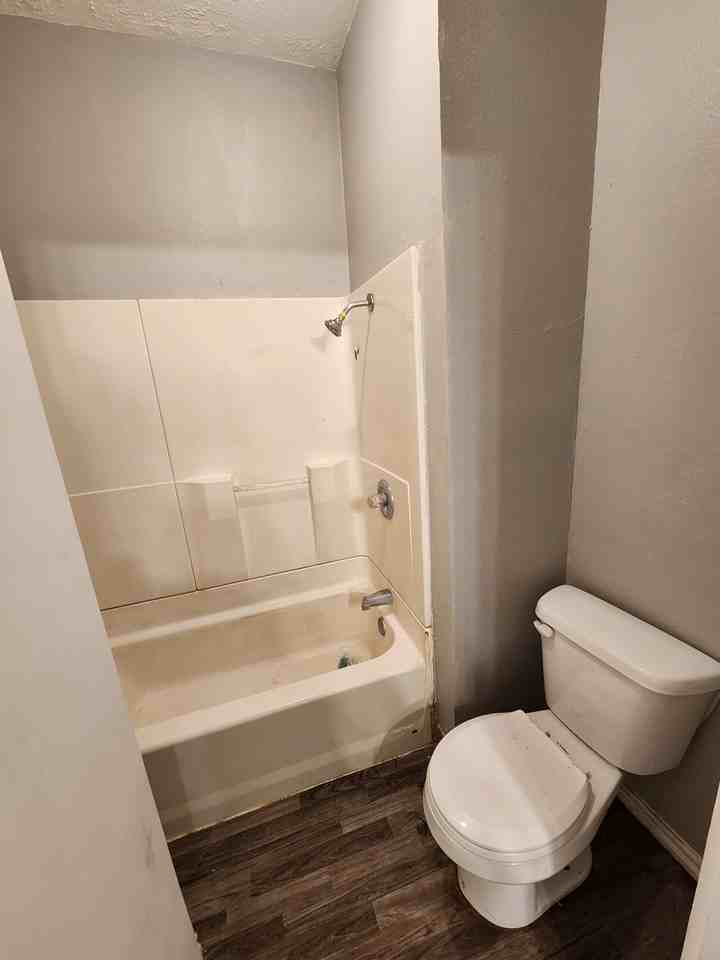 430 W 10th St #1 - Photo 5 of 12