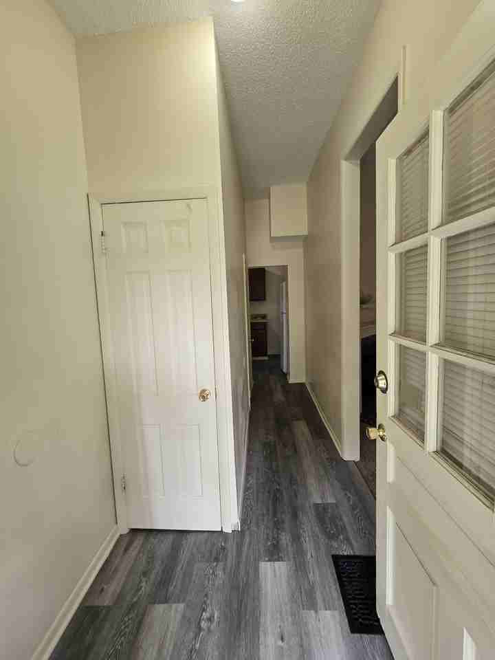 221 S Pleasant St #221C - Photo 2 of 8